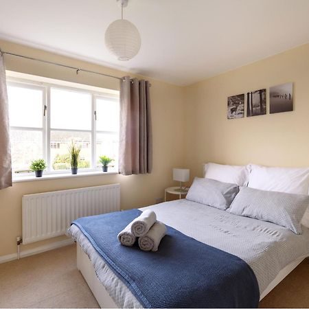 Вилла Guildford Townhouse With Parking Экстерьер фото
